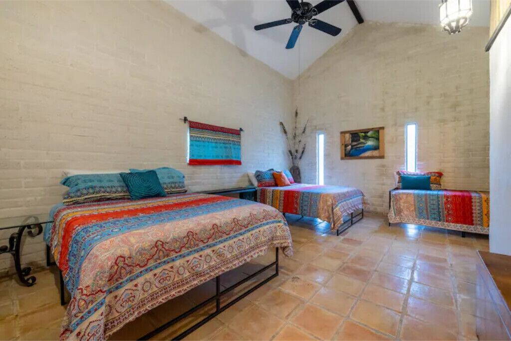 Canyon Lake WATERFRONT Villa~Hot tub~Sleep 16