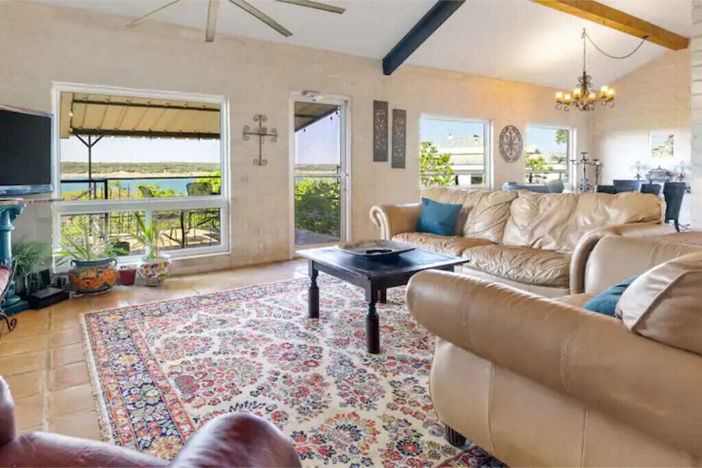 Canyon Lake WATERFRONT Villa~Hot tub~Sleep 16