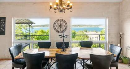 NEW! Canyon Lake WATERFRONT Villa~Hot tub~Sleeps 16