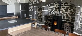 Completely renovated country house sleeps 12