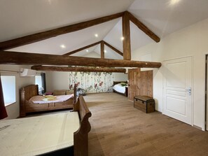 4 عدّة غرف نوم ومكواة/لوح كي وسرير سفر وواي فاي مجانًا