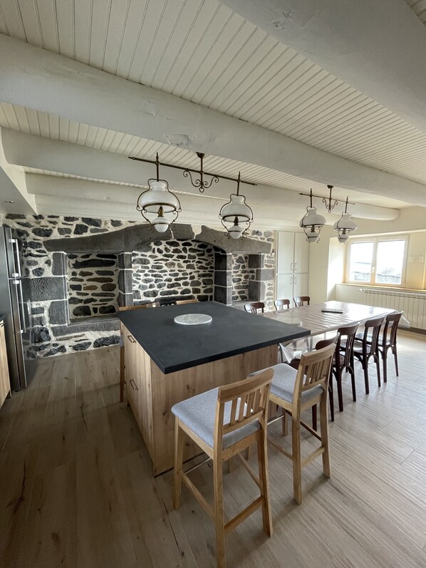 المنشأة من الداخل