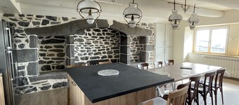 Completely renovated country house sleeps 12