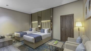 Deluxe Twin Room | Minibar, in-room safe, desk, laptop workspace