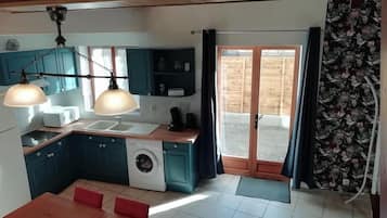 Een 80-cm flatscreentelevisie met digitale zenders