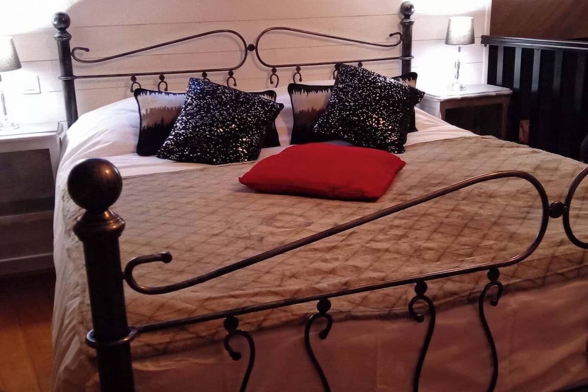 1 bedroom, iron/ironing board, free WiFi, bed sheets