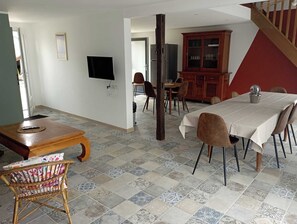 80-cm flat-screen TV with digital channels