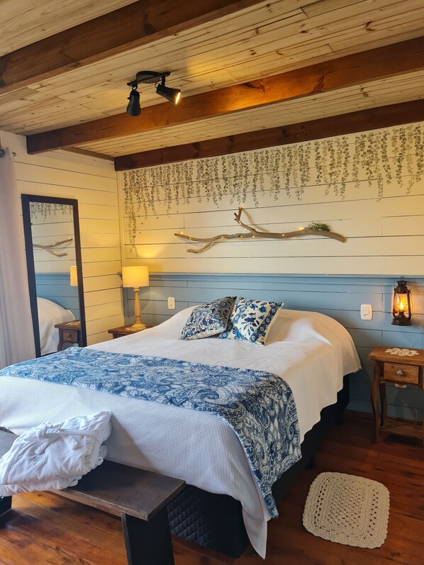 Senior Cabin | 2 bedrooms, free WiFi