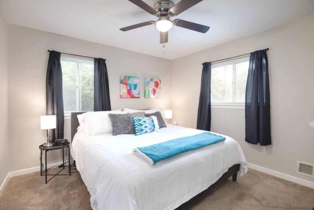 ★Oasis in the Suburbs★ ✅4 BDRM ⚡WiFi ❤️Long Stays!