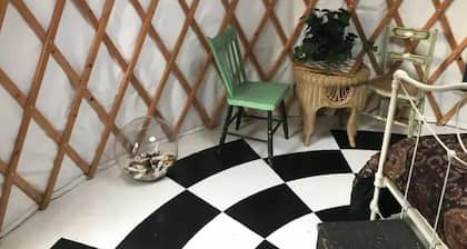 Magical Hermit Yurt - Private White Mountain Woods