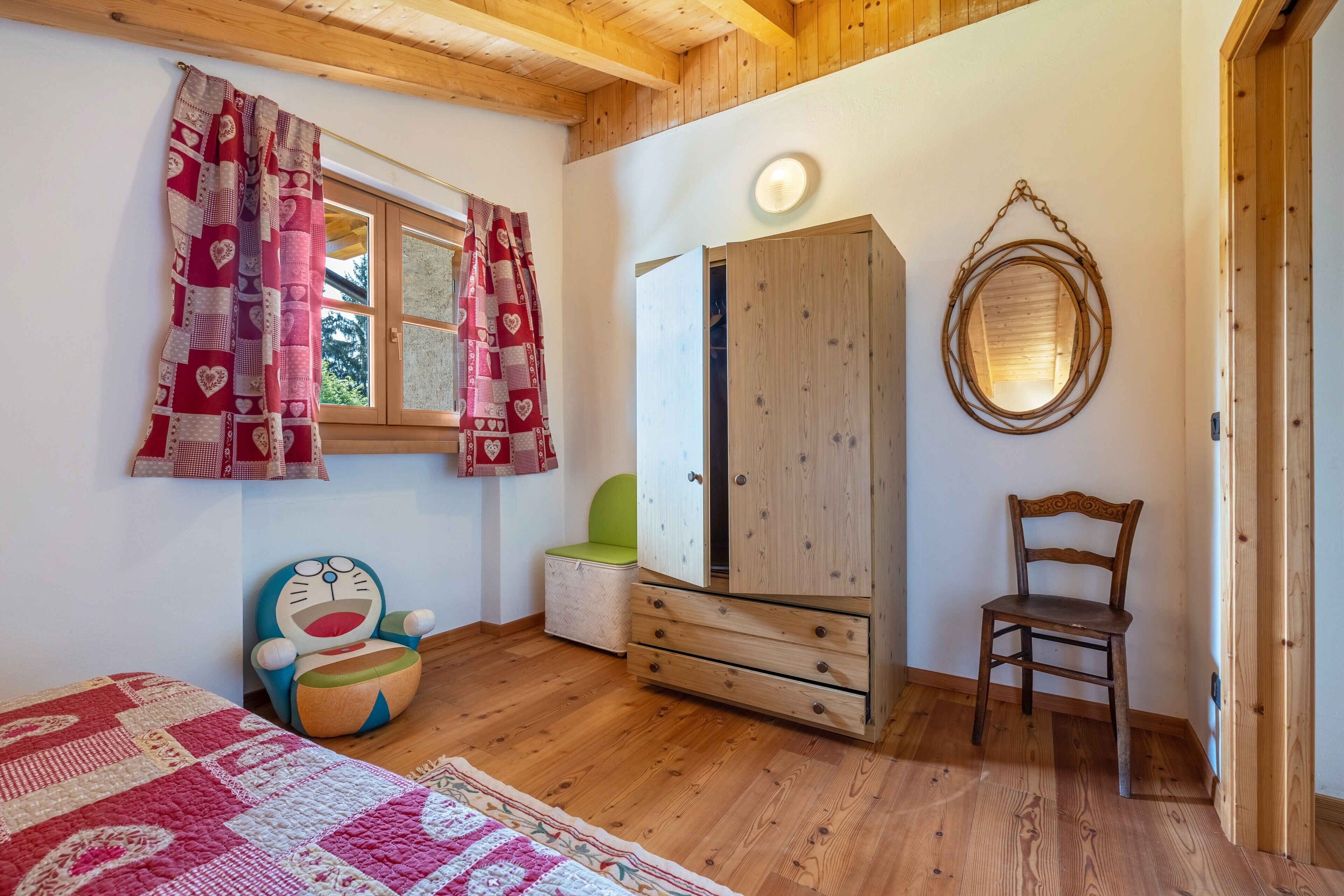 1 bedroom, bed sheets