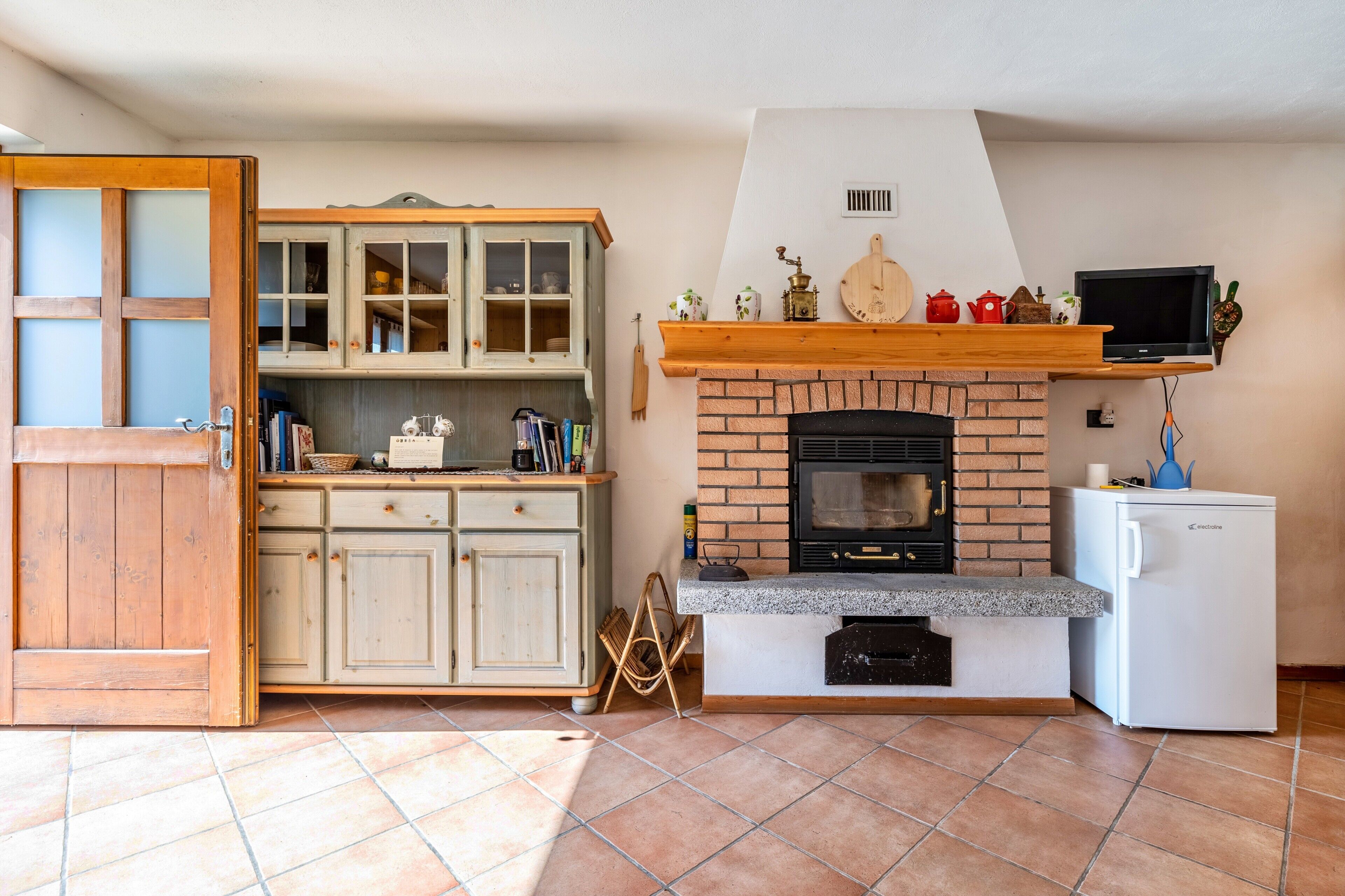 Refrigerador, placa de cocina, utensilios de cocina