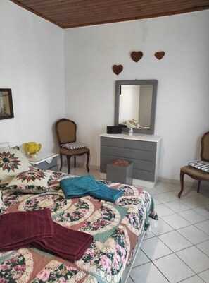 2 bedrooms, iron/ironing board, free WiFi, bed sheets - Apartment 'Paradise Home 1' with Sea View, Wi-Fi and Air Conditioning (Crete)