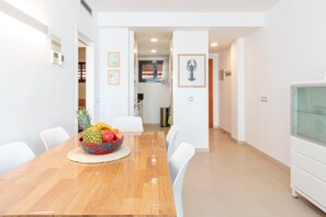 Dining - Holiday Apartment 'Mar i Llum' with Sea View, Shared Pool & Wi-Fi (Platja d’Aro)