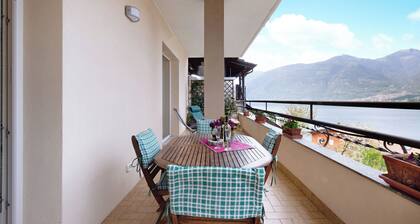 Holiday Home 'App Al Signorino Lake Bellagio' with Private Terrace, Wi-Fi and Air Conditioning