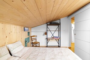 3 slaapkamers, een strijkplank/strijkijzer, gratis wifi, beddengoed