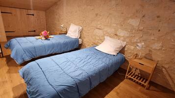 3 bedrooms, iron/ironing board, free WiFi, bed sheets