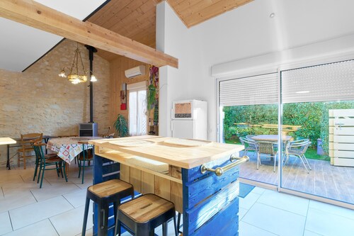 Logement Pascal – Bright, Air-Conditioned House with Pool Table