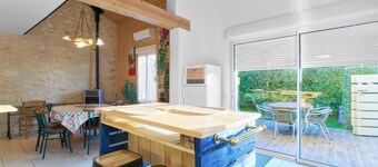 Logement Pascal – Bright, Air-Conditioned House with Pool Table