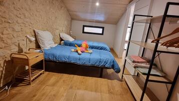 3 bedrooms, iron/ironing board, free WiFi, bed sheets
