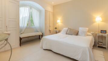 4 dormitorios, tabla de planchar con plancha, wifi gratis y ropa de cama