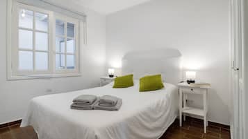 3 slaapkamers, een strijkplank/strijkijzer, gratis wifi, beddengoed