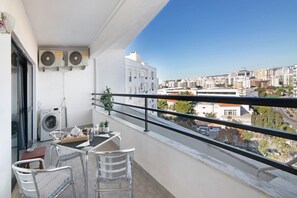 Outdoor dining - Apartment 'Summer Place' with Balcony, Wi-Fi and Air Conditioning (Portimão)