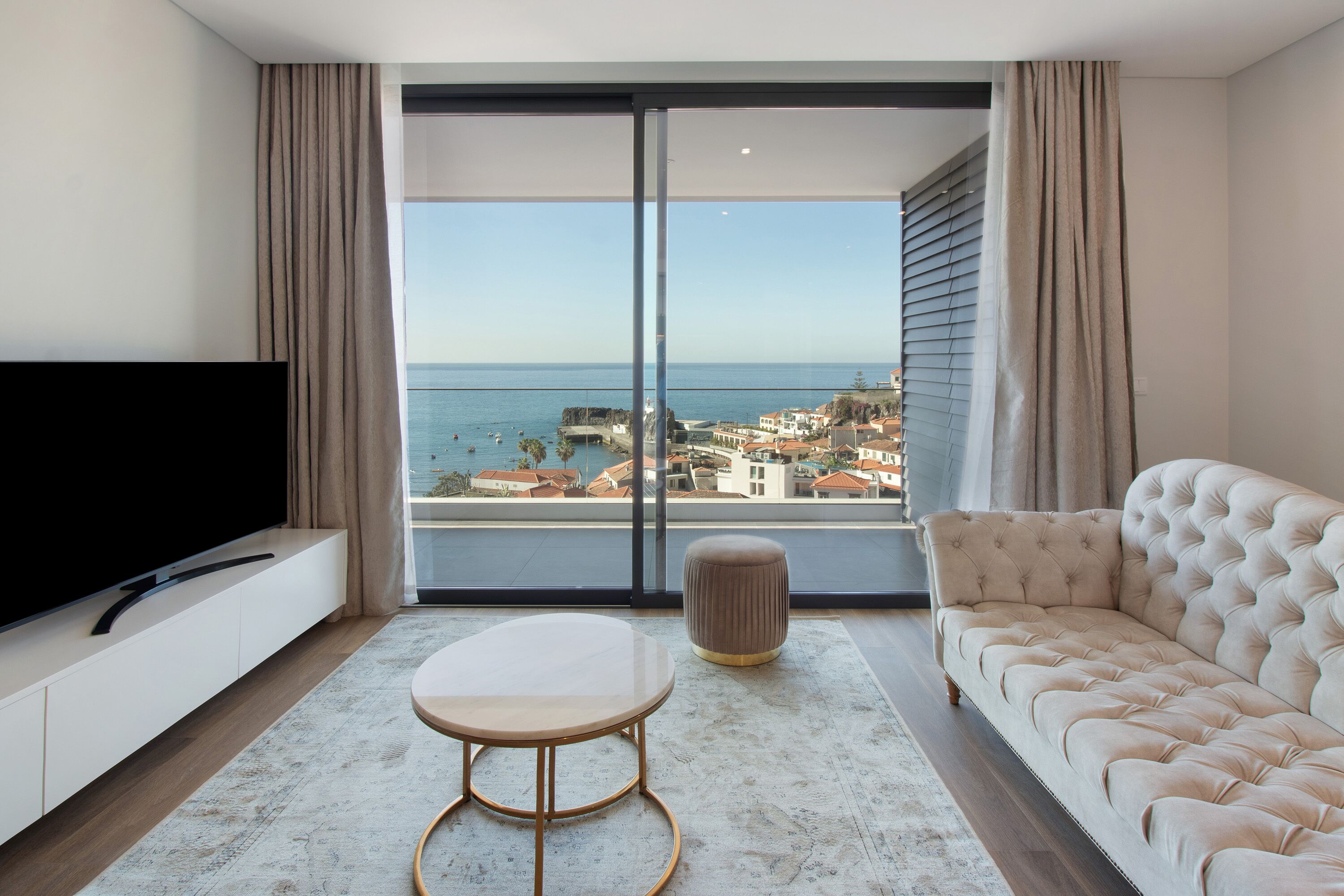 Apartamento 'Sunset Bliss' con vistas al mar, Wi-Fi y aire acondicionado