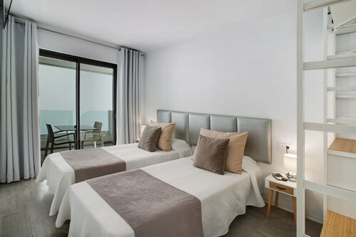 Vacation Home 'Flying La Palma - Yellow' with Mountain View, Terrace & Wi-Fi
