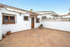 Exterior detail - Holiday Home 'La Casita' with Private Terrace, Wi-Fi and Air Conditioning (Les Peces)
