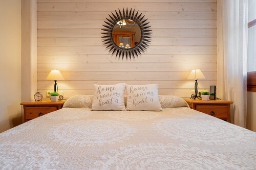 Holiday Home 'La Casita' with Private Terrace, Wi-Fi and Air Conditioning