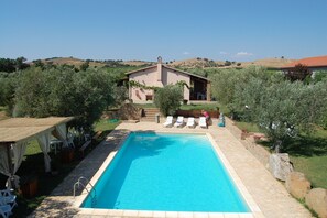 Pool - Farmhouse Apartment 'Agriturismo Il Gaggiolo 2' with Shared Pool, Wi-Fi and Air Conditioning (grosseto)