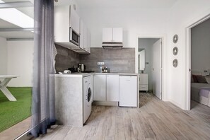 Fridge, microwave, stovetop, coffee/tea maker