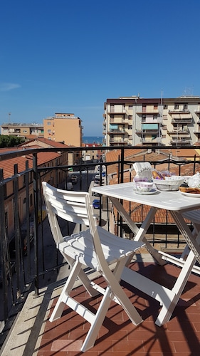 Apartment 'Il Nido Di Pikki' with Sea View, Balcony and Wi-Fi