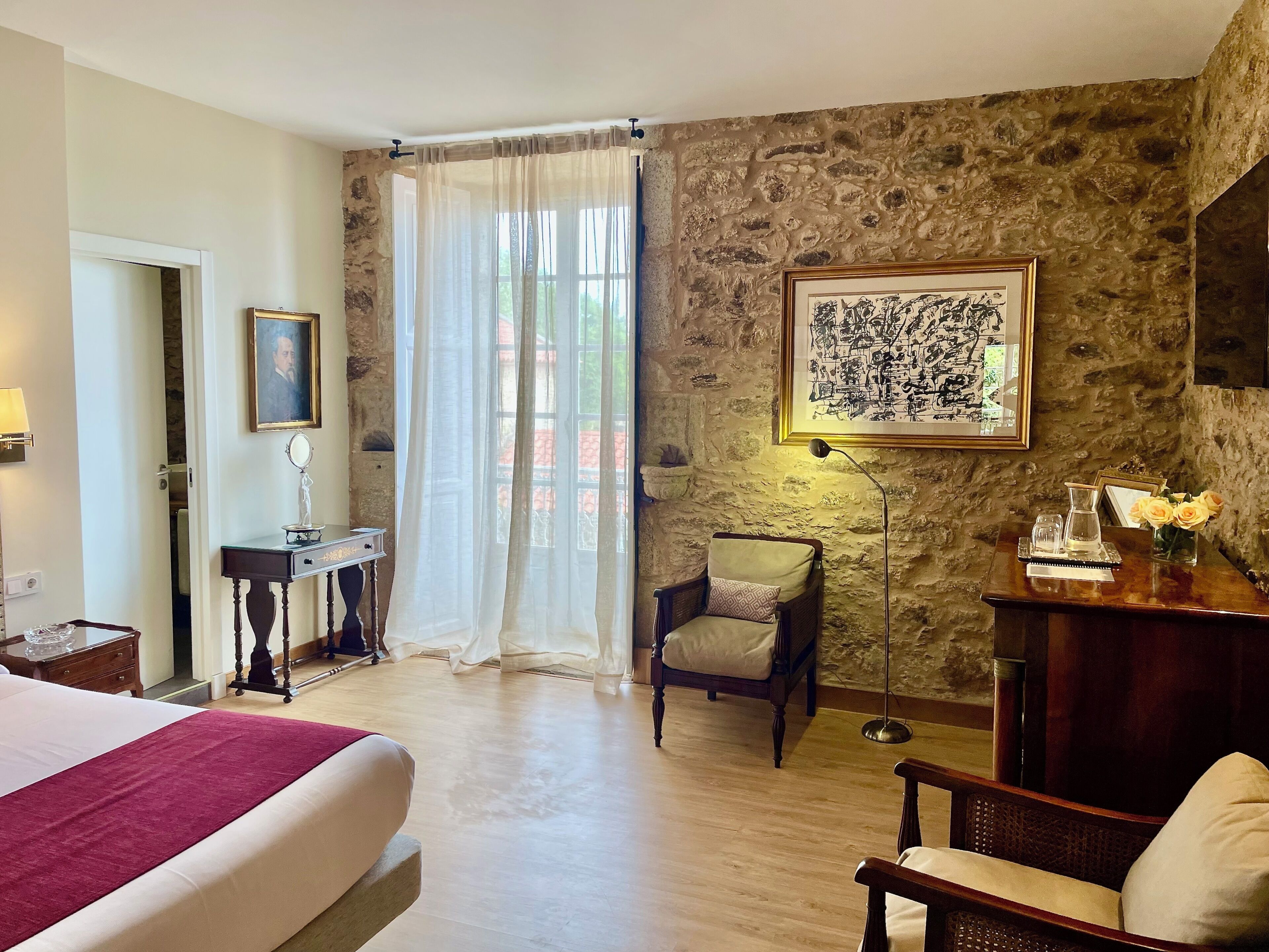 Habitación doble Deluxe | Caja de seguridad en la habitación, escritorio y wifi gratis 