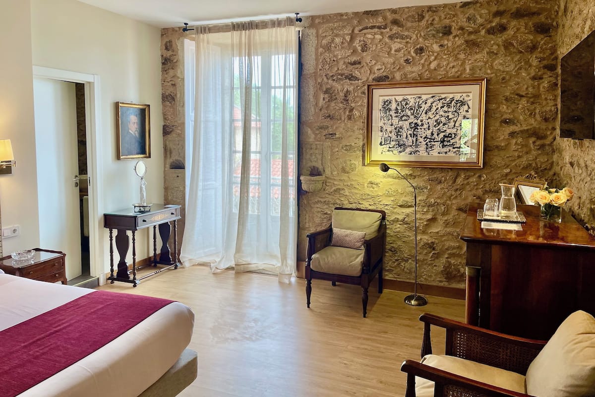 Deluxe Double Room | In-room safe, desk, free WiFi, bed sheets