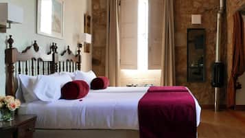 Superior Double Room | In-room safe, desk, free WiFi, bed sheets