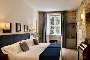 Standard-Doppelzimmer | Zimmersafe, Schreibtisch, kostenloses WLAN, Bettwäsche