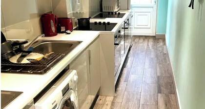 Letzi private en-suite, Near Heathrow Airport T3