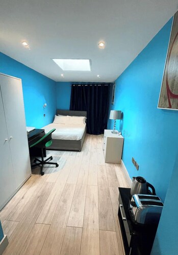 Letzi private en-suite, Near Heathrow Airport T3