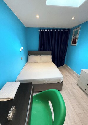 1 slaapkamer, een strijkplank/strijkijzer, gratis wifi, beddengoed
