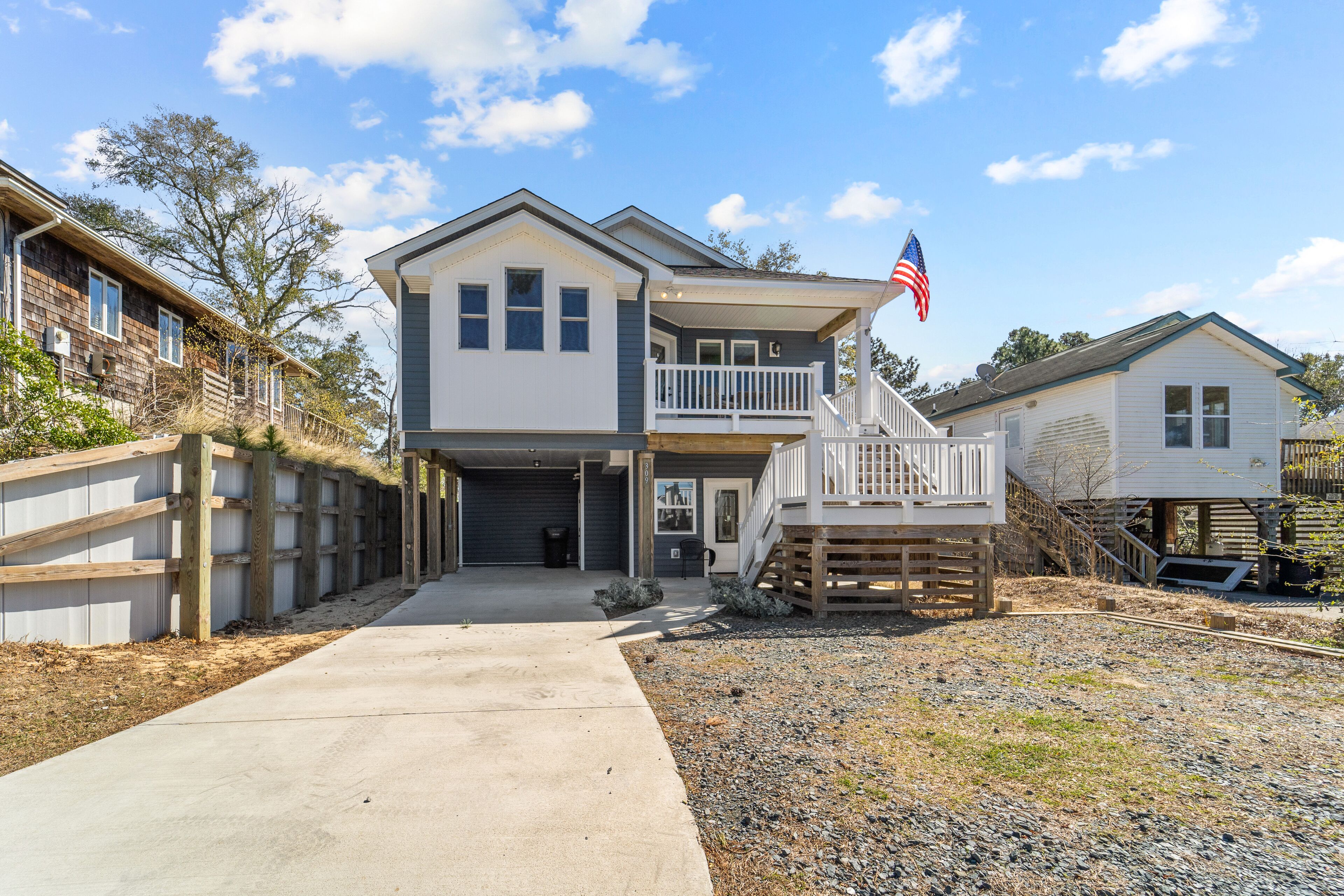2-story home with enclosed yard, hot tub, community pool & outdoor shower