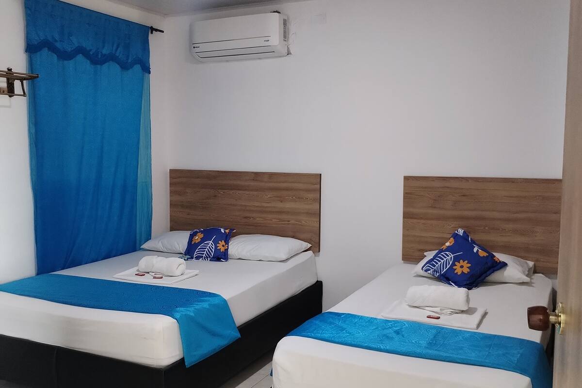Deluxe Room, Berbilang Katil | Gebar bulu kapas, busa memori, kalis bunyi, Wi-fi percuma 
