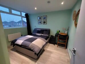 1 bedroom, desk, iron/ironing board, free WiFi