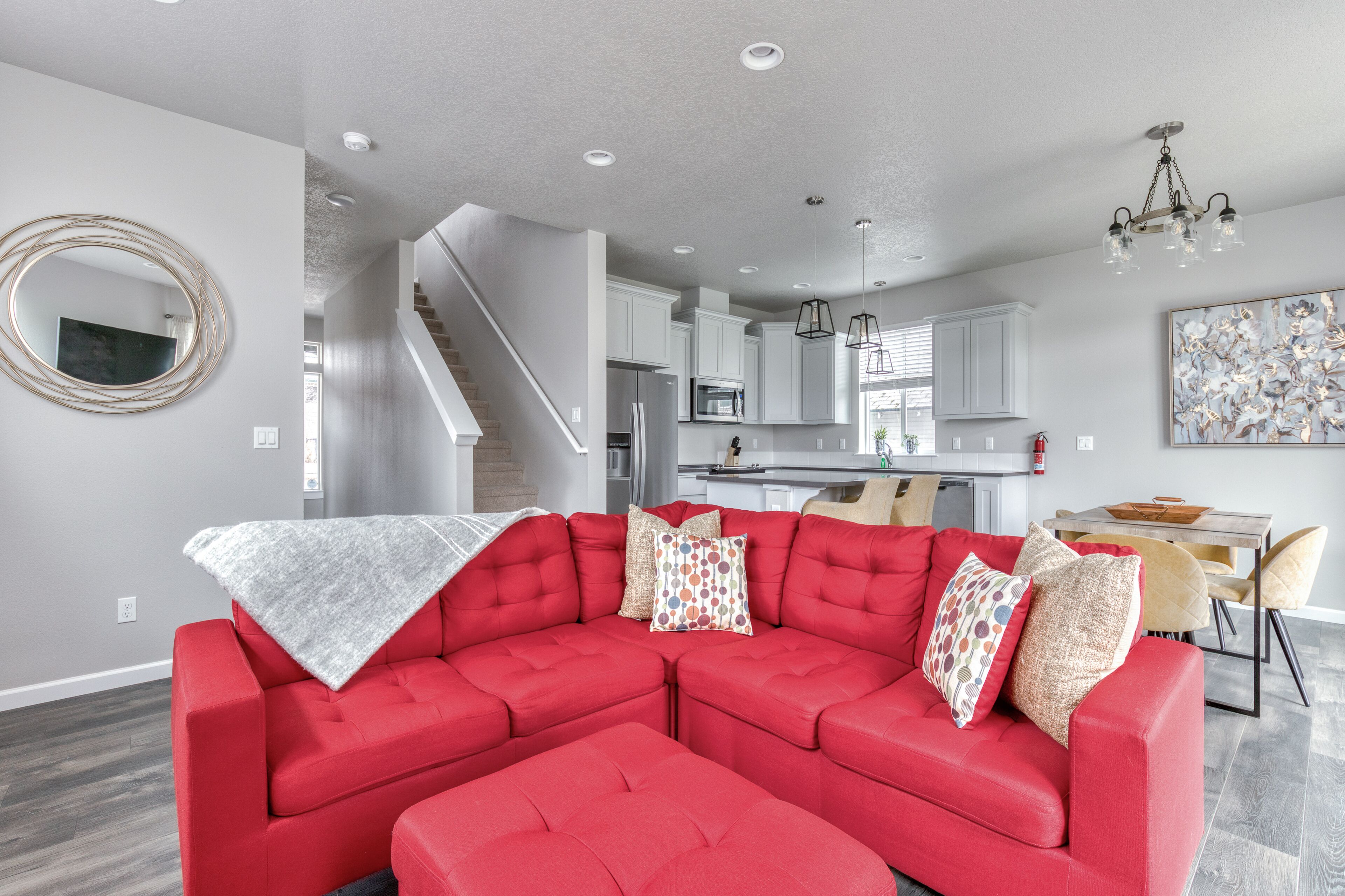 2-story downtown home with fireplace, enclosed yard, W/D, streaming, & dogs OK