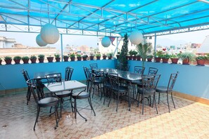 Outdoor dining - Hotel Mountain Gateway (Kathmandu)