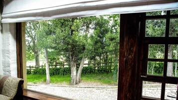 Studio Deluxe, foyer, vue sur la montagne | Vue sur le jardin