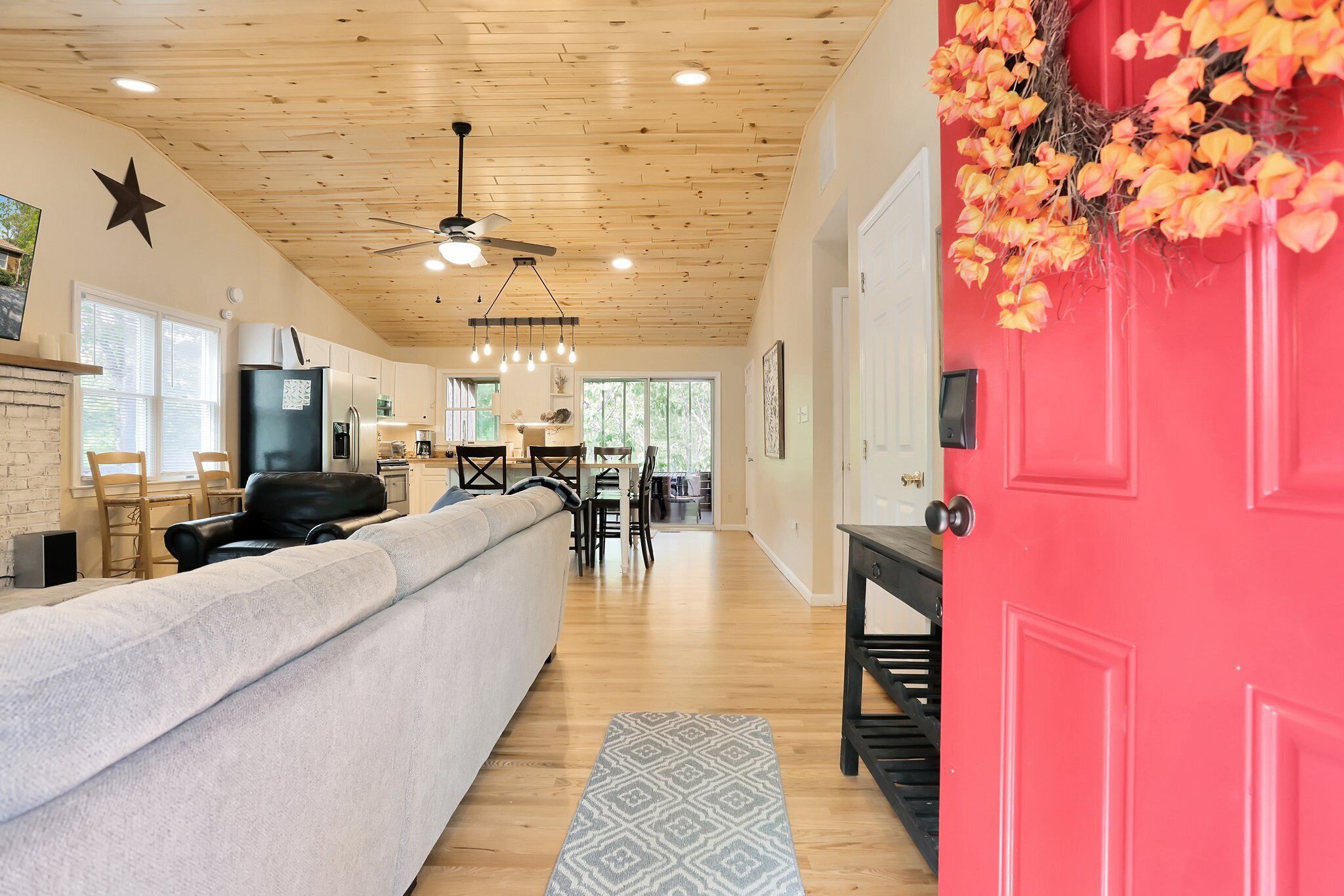 Mountain Resort Cabin with Hot Tub "Lazy Basye"