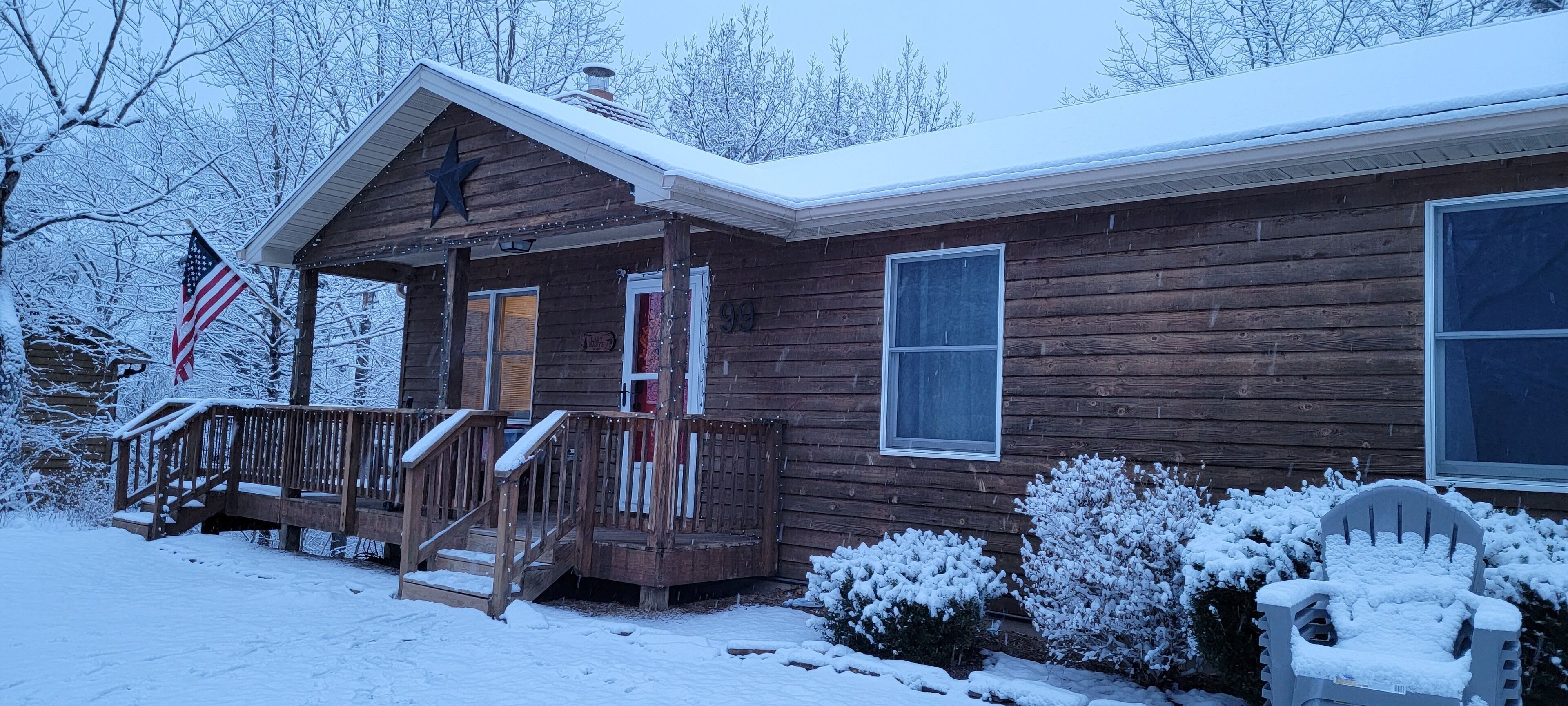 Mountain Resort Cabin with Hot Tub "Lazy Basye"