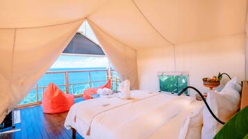 Habitación doble Deluxe | Ropa de cama de alta calidad y camas Select Comfort